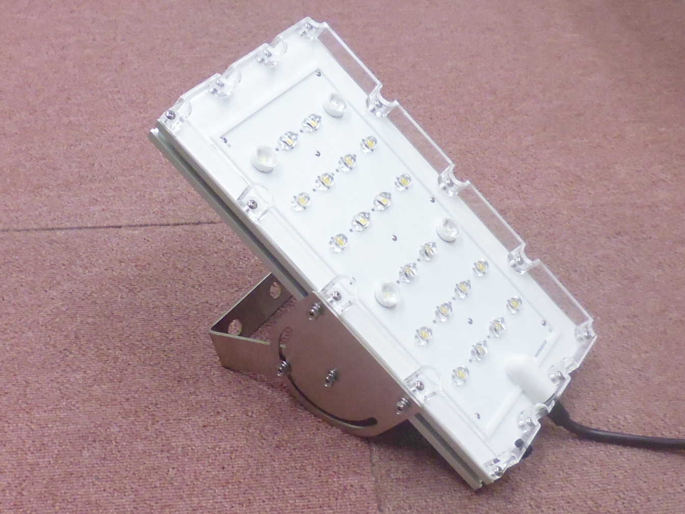 岩崎電気 LEDポールライト (LEDioc AREA TOLICA-L) 水銀ランプ100W相当 防雨形 電球色 電源ユニット別置形 ダークブラウン E50069 LSAN9 DB - 3